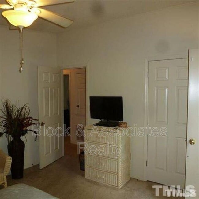 Building Photo - 124 Oak Hill Loop