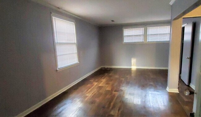 Building Photo - 3603 Lakewood Dr