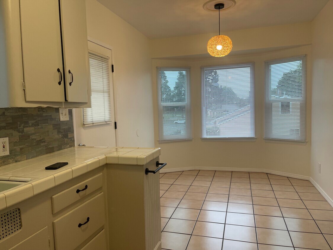 KITCHEN - 8991 Burke Ave (South Gate, CA)
