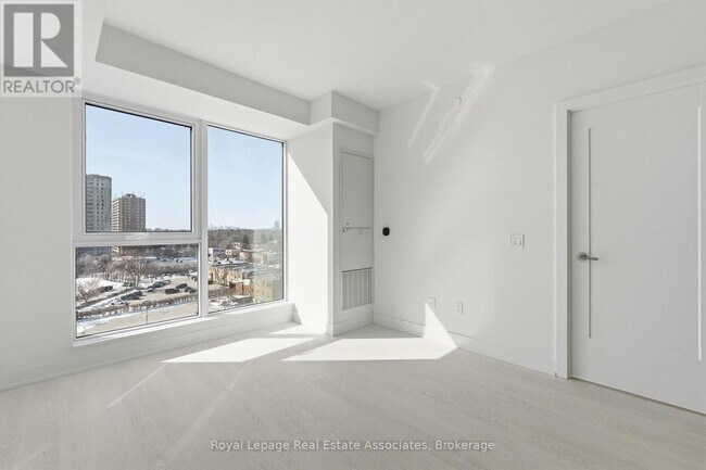 Photo du bâtiment - 25 Cordova Ave