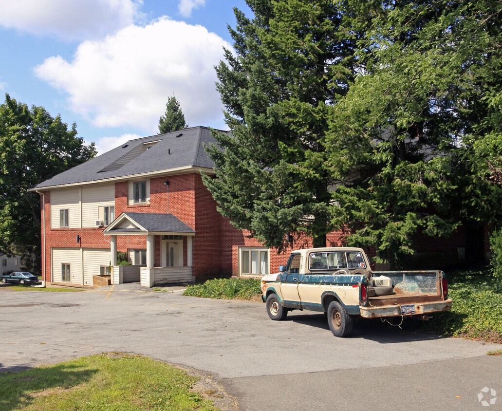 Primary Photo - Bric Tre I & II Apartments