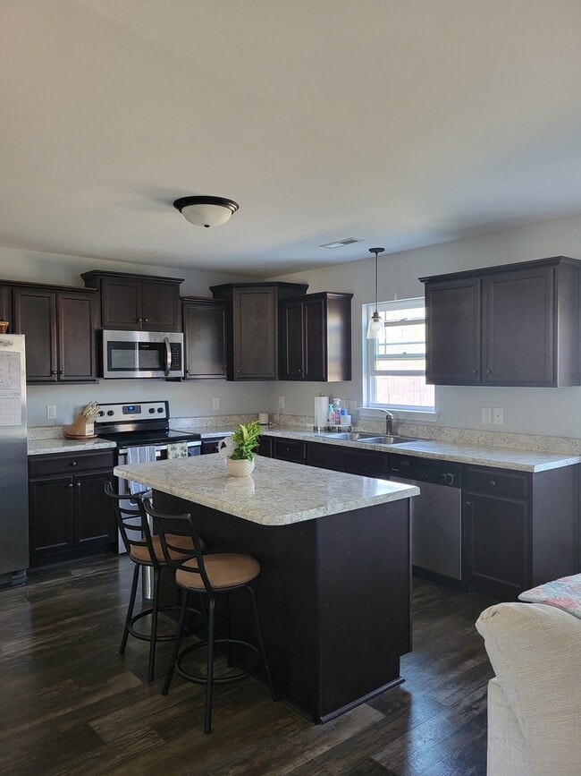 Building Photo - 423 McCall Dr