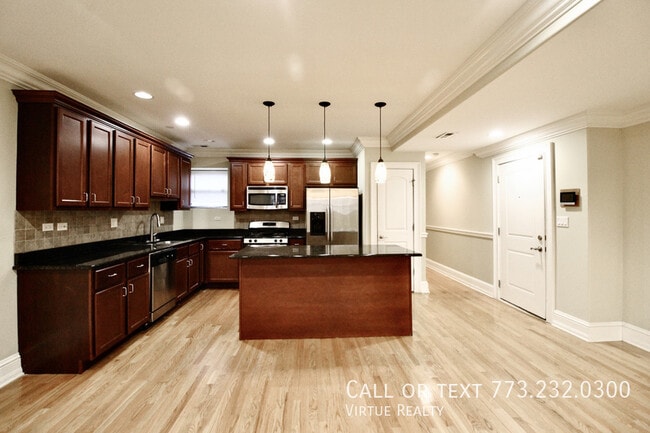 Foto del edificio - 5528 S Indiana Ave