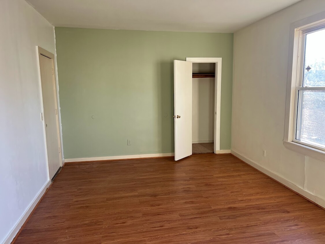 Primary Photo - 387 Brooks St