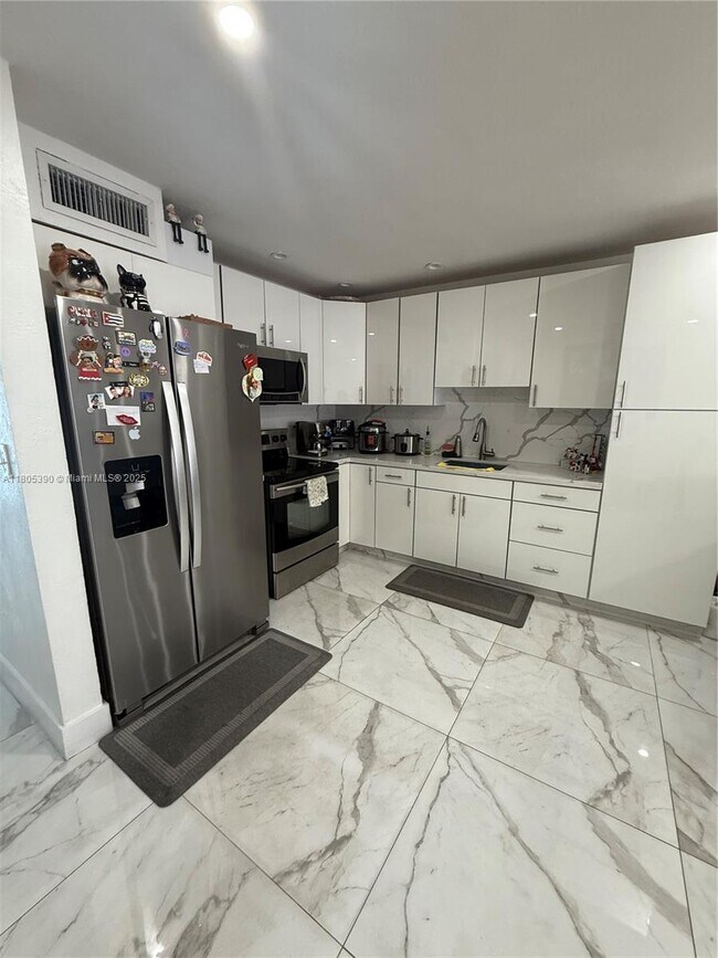 Foto del edificio - 1874 W 73rd Pl