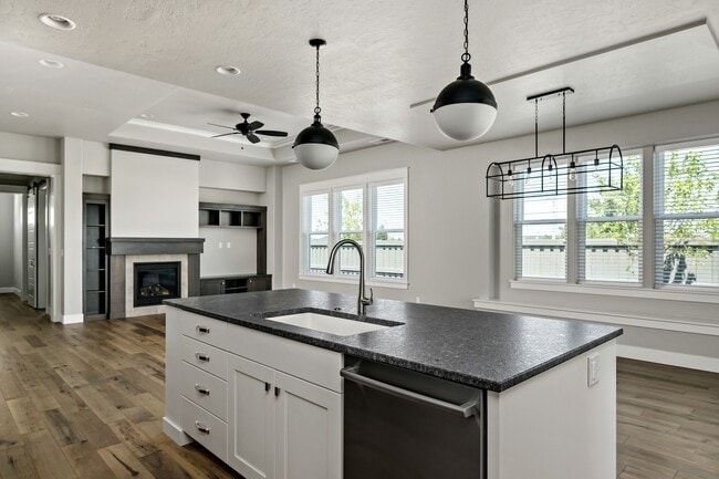 Building Photo - 6128 N Vicenza Ln