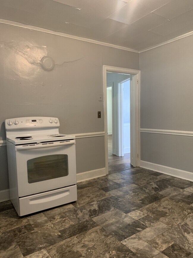 Foto del edificio - 1105 N Charlotte Ave