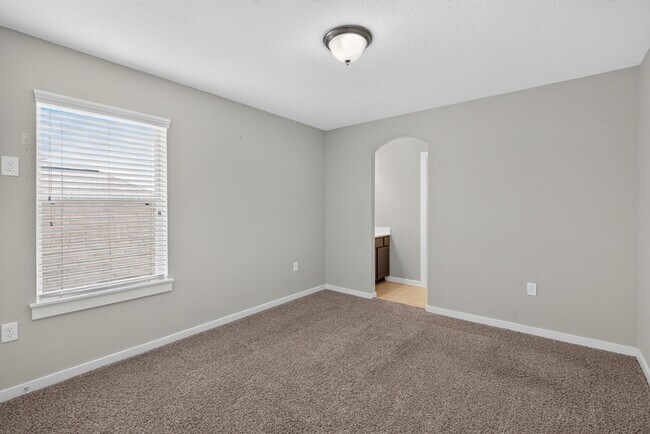 Building Photo - 6915 Rosemont Ct