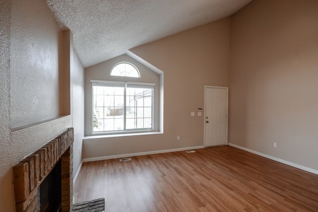 Building Photo - 17606 E Brown Cir