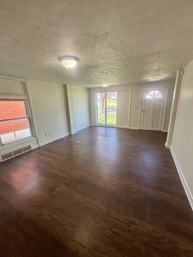 Foto del edificio - 3633 Kahlert Ave