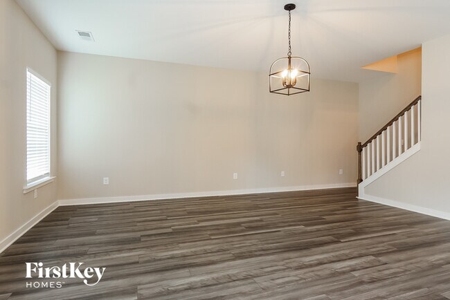 Building Photo - 693 Troubadour Ln