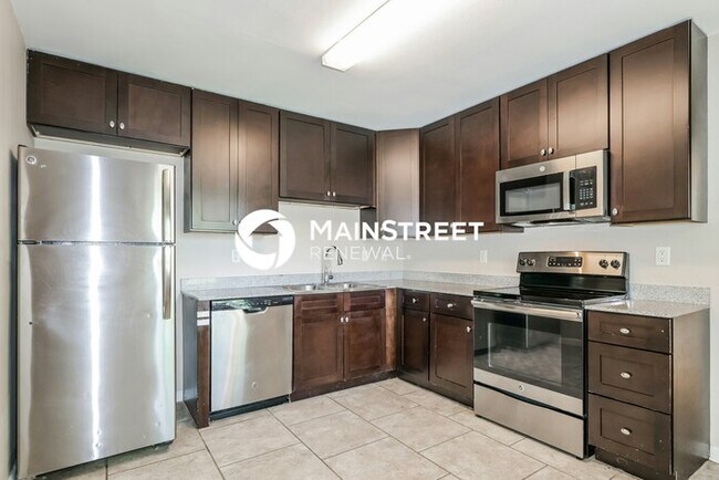 Foto del edificio - 3 Bedroom Pet-Friendly Home in St Peters, MO with Main Street Renewal