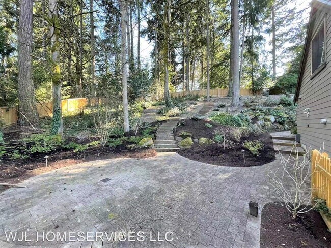 Building Photo - 4 br, 4 bath House - 1668 100th Place SE