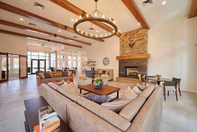 Clubhouse Lounge - Liberty Lake