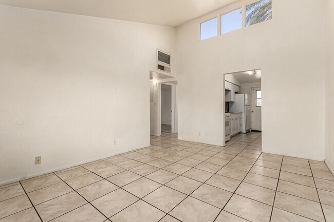 Foto del edificio - 9230 North 8th St