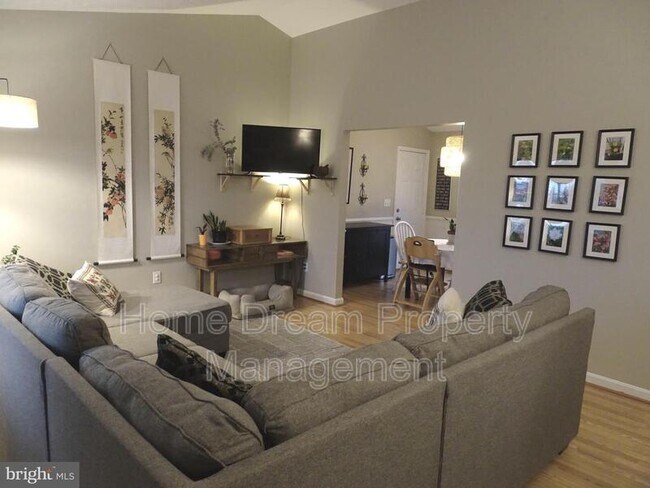 Building Photo - 10603 Hamiltons Crossing Dr