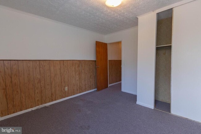 Building Photo - 48 Turf Ln