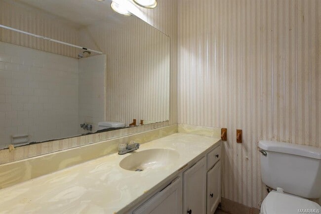 Building Photo - 548 Winston Dr