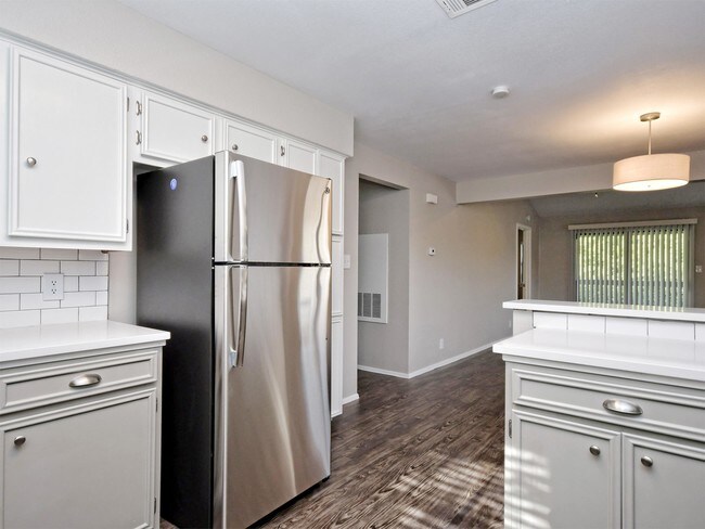 Building Photo - 6102 Hill Forest Dr