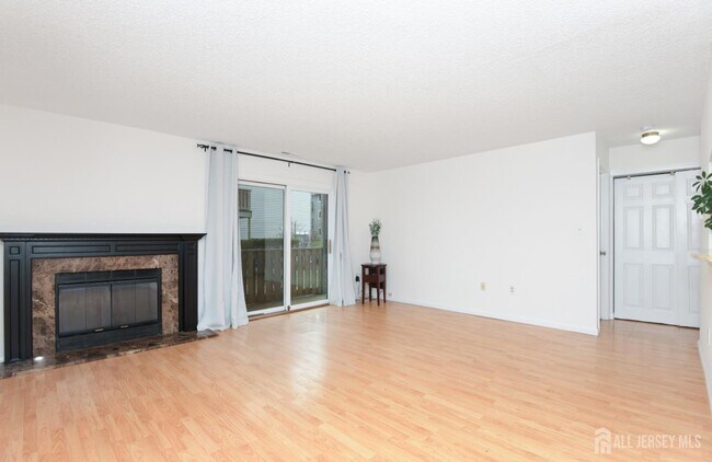 Foto del edificio - 1901 Ravens Crest Dr