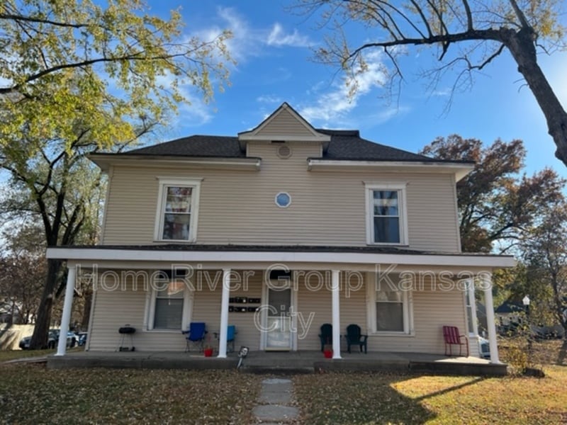 Primary Photo - 311 E Arthur St