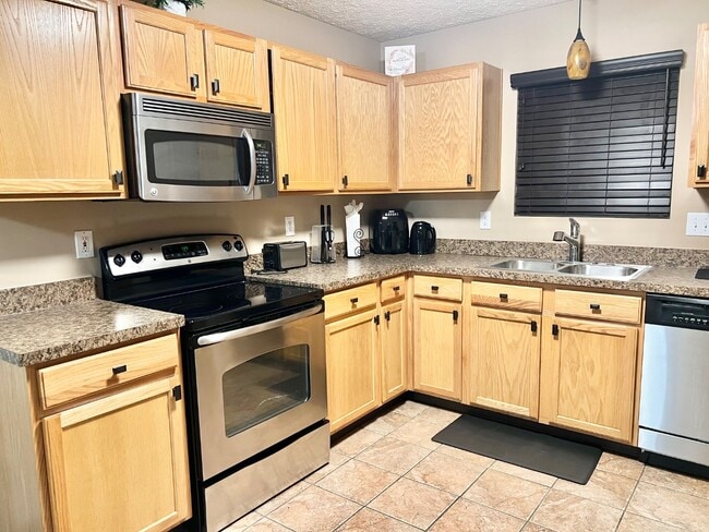 Building Photo - 2191 Painted Cliff Dr