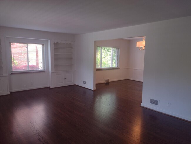 Living Room - 5702 Doerger Ln