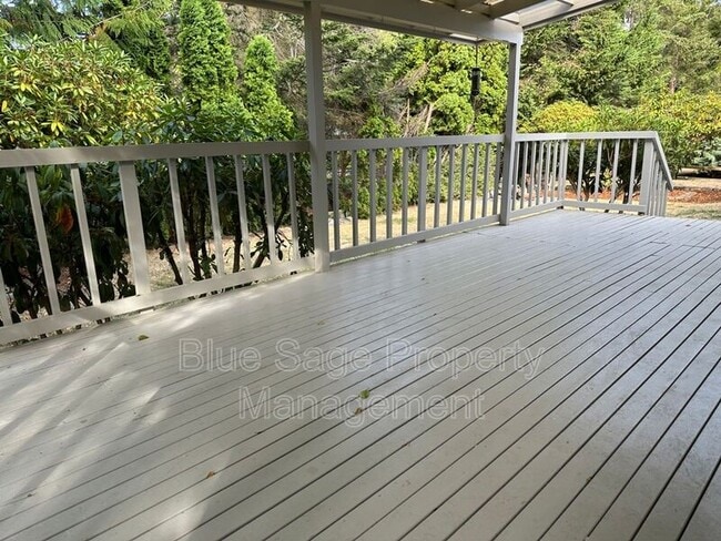 Building Photo - 110 Leslie Ln