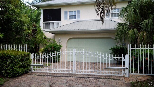 Building Photo - 857 SW 11th Ct