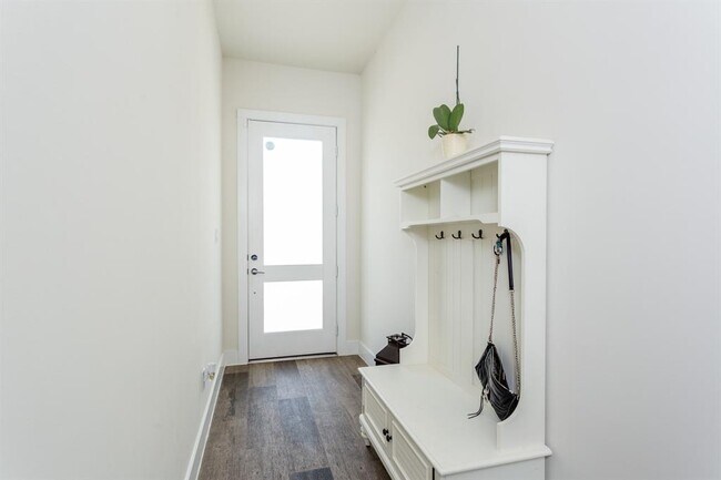 Foto del edificio - 5515 Robusto Pl