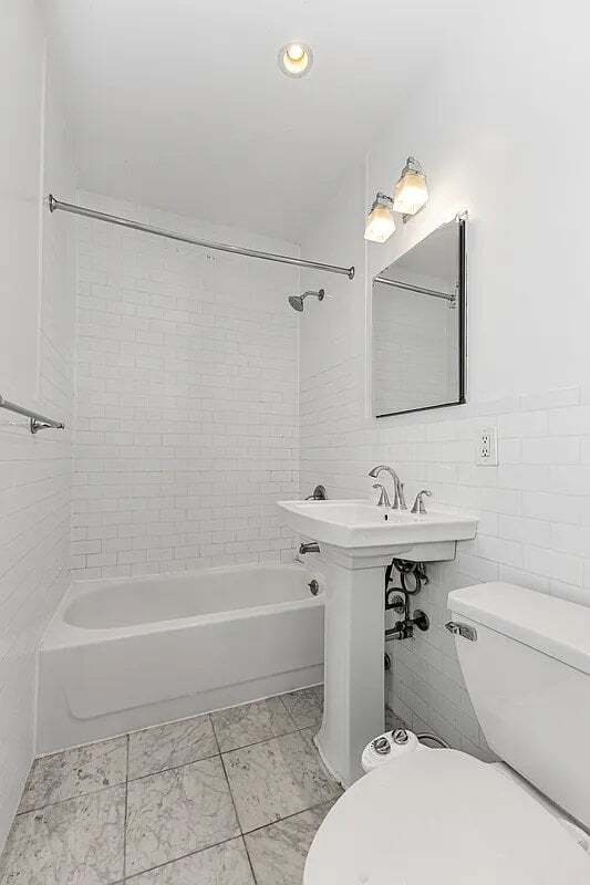 Building Photo - 448 W 19th St