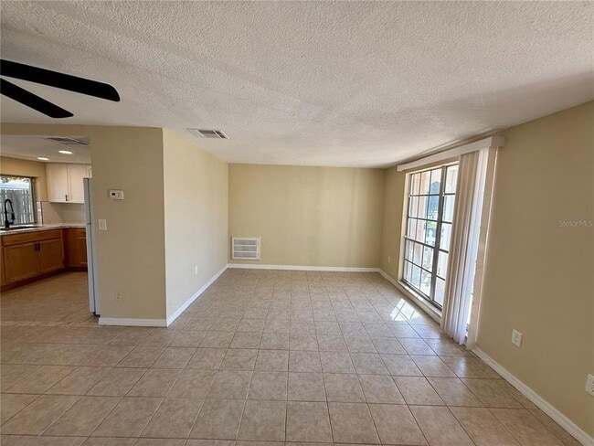 Foto del edificio - 3931 Claremont Dr