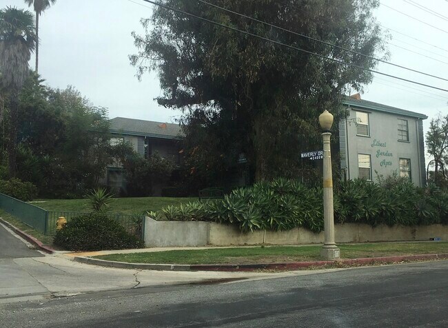 Foto del edificio - 3454 Waverly Dr
