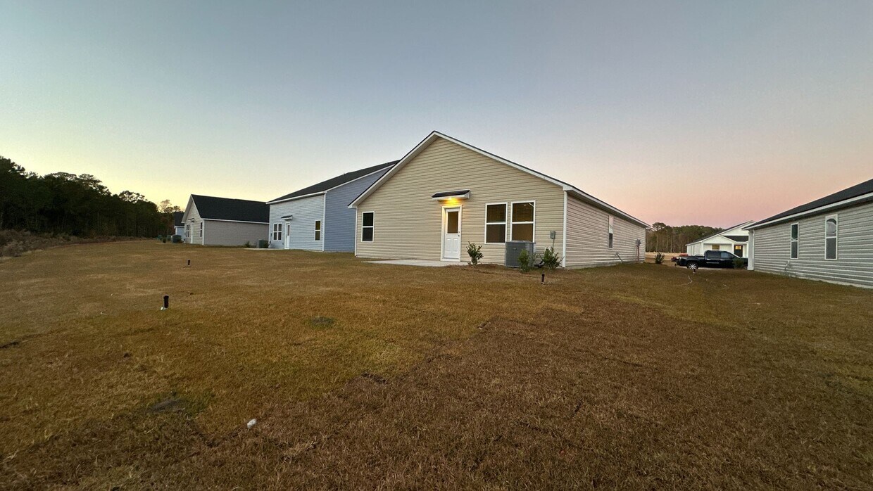 Building Photo - Brand-new Built