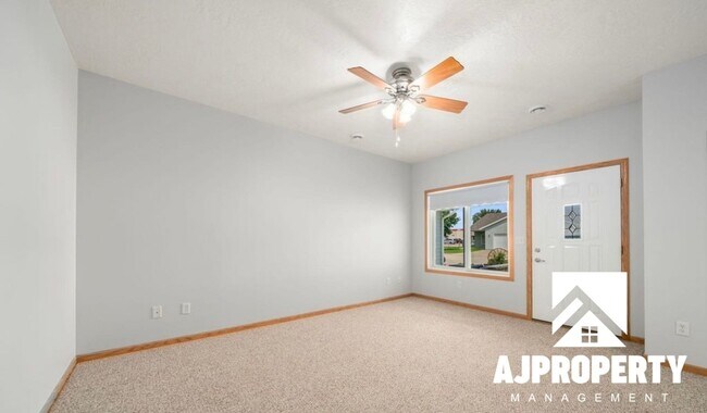 Foto del edificio - 703 N Mundt Ave