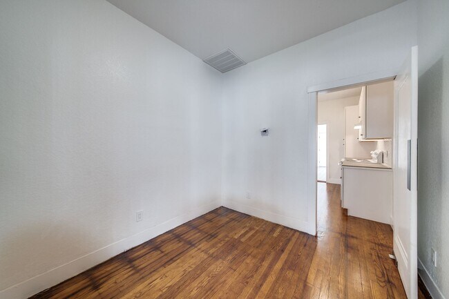 Foto del edificio - 322 E Locust St