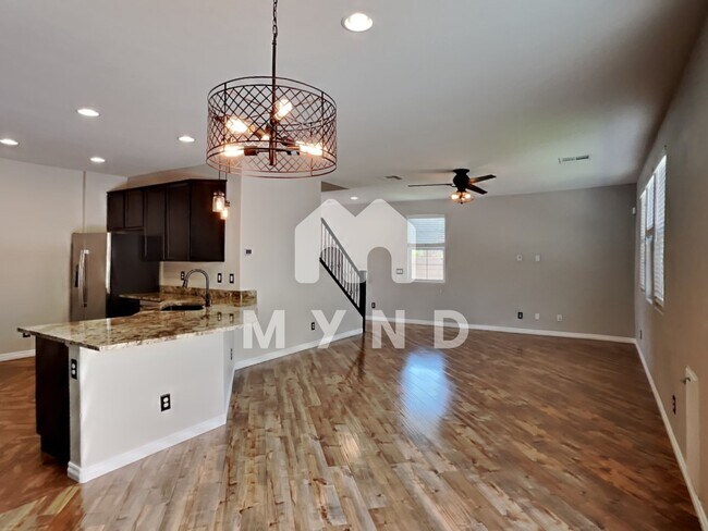 Building Photo - 10636 Strand City Ave