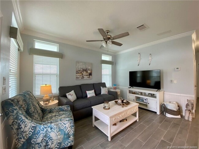 Building Photo - 142 NE Coastal Dr
