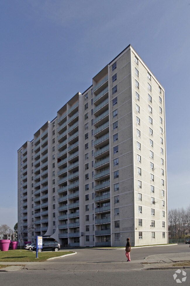 Minutes from public transit on Bathurst/Wi... Apartments 125 Neptune