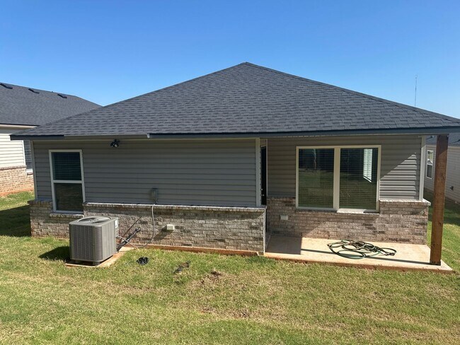 Foto del edificio - BRAND NEW 3 Bed 2 Bath in OKC