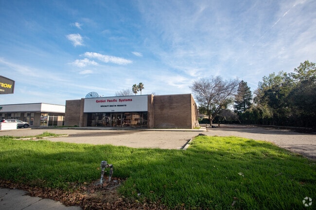 Building Photo - 2350 S Bascom Ave