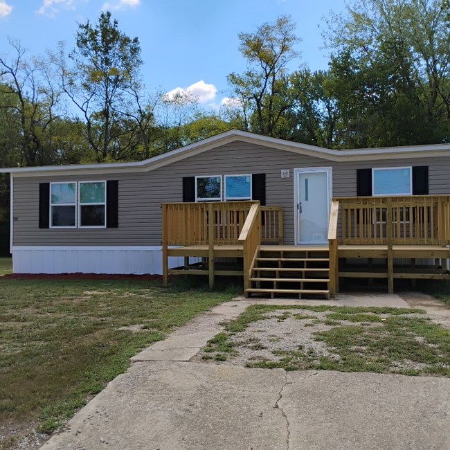 Building Photo - 98 Deerwood Park