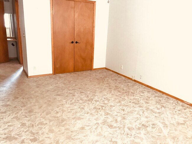 Main Bedroom - 1641 Hillcrest Dr