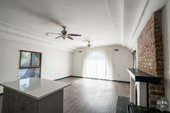 Foto del edificio - 11023 Strathmore Dr