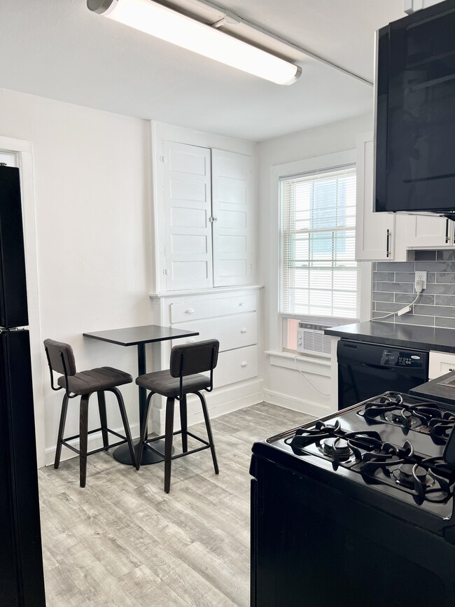 Photo - 1009 Madison St Apartments