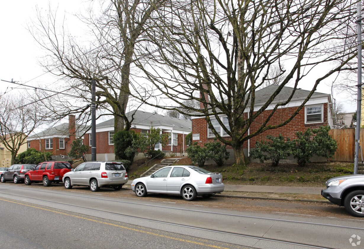 Primary Photo - Elephant Court