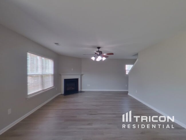 Building Photo - 774 Markham Cir