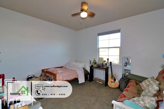 Foto del edificio - Beautiful Home, 3345 Hotlam Dr. Solar Pane...