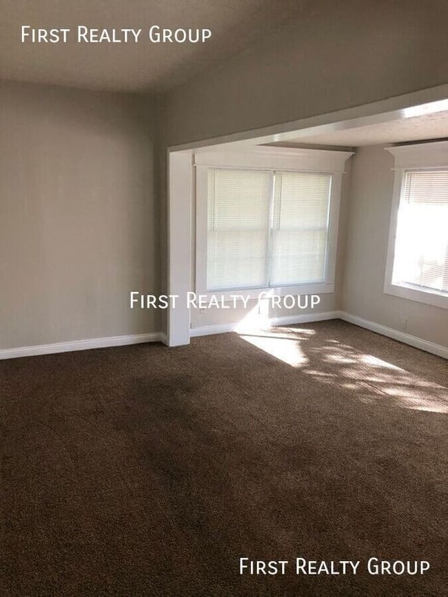 Photo - 140 E Market St Apartment