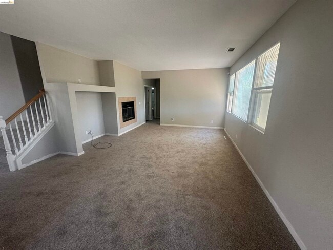 Building Photo - 5575 Sunview Ct
